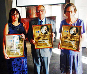 Los galardonados Ana Mª Sierra Denis, Longinos Valdés Álvarez y Airam Suárez Viciana.