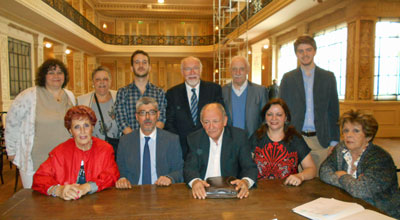 De la Campa (sentado segundo por la izquierda) junto a los integrantes del Consejo de Residentes Españoles de Buenos Aires.
