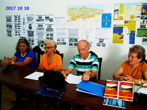 Mª Lidia Amago Pérez (2ª por la izquierda) y miembros de su junta directiva que integraron el panel de presentación del libro.