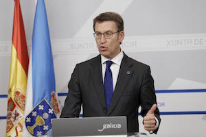 El presidente de la Xunta de Galicia, Alberto Núñez Feijóo, durante su intervención en la rueda de prensa del Consello.