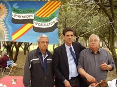 El presidente de la asociación, Francisco Porra Pantojo, junto a Josep María Sala y un socio.