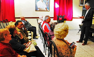 El nuevo presidente del Centro Andaluz, Ángel Dagas, leyó una semblanza de la directiva fallecida.