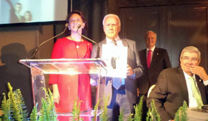 La directora de la Fundación Princesa de Asturias, Teresa Sanjurjo, con el presidente del Centro Asturiano.