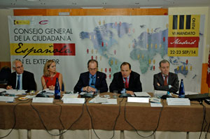 Rufino de la Rosa, segundo por la derecha, en el III Pleno del VI Mandato del CGCEE celebrado en Madrid en septiembre de 2014.