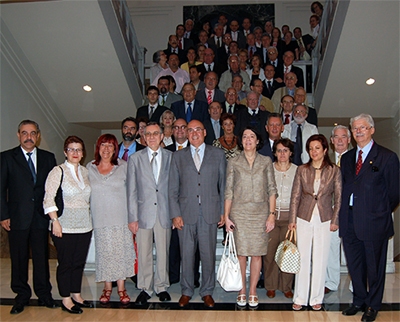 Los miembros del CGCEE con el presidente del Senado, Javier Rojo, en el centro.