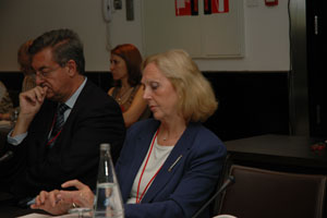 Mabel Manglano asistió al pleno del CGCEE.