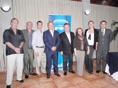 Alfredo Prada, cuarto por la derecha, con los miembros de la Comisión Gestora del PP en Costa Rica.