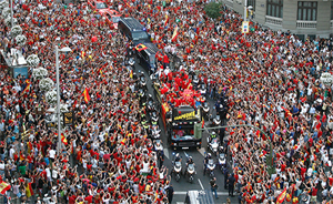 Un millón de personas acompañó a la Selección por las calles de Madrid.