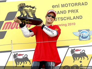 Dani Pedrosa en el podio del Gran Premio de Alemania.