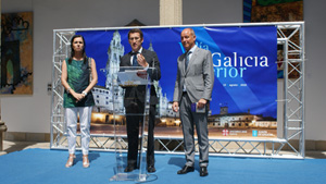 Pilar Rojo, Alberto Núñez Feijóo y Santiago Camba, en la recepción a los presidentes de los centros gallegos.