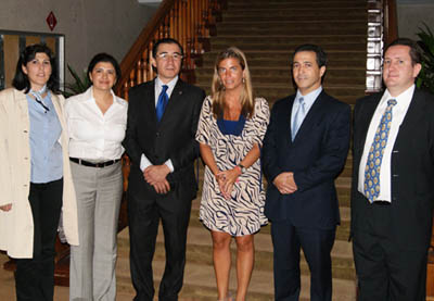 Victoria Cristóbal junto a los miembros de la entidad de descendientes en México.