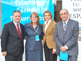Alfredo Prada, la nueva presidenta del PP en Colombia, Carmen Sofía Diago, María Dolores de Cospedal y Carlos Blancos, anterior presidente del PP en Colombia.
