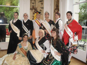 El cuerpo de baile de ‘El Turia’ tuvo una destacada actuación en las celebraciones.