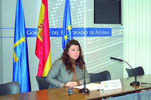 Noelía Menéndez, gerente de la SRT, presenta la campaña.