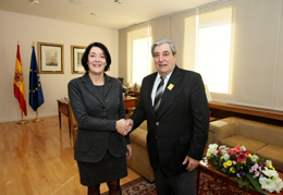 Anna Terrón recibió al presidente del Centro Gallego de Buenos Aires, Carlos Vello.