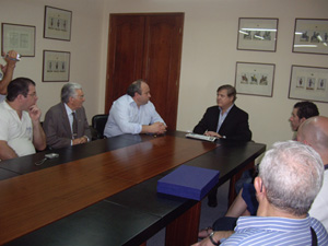 El alcalde de Villada mantuvo una reunión con la directiva del Centro.