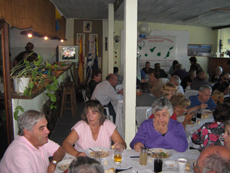Reunión social con la que se inició el Taller de Canto de la Asociación Islas Canarias de Maldonado.