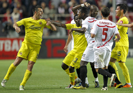 En el partido Sevilla-Villarreal las ‘tanganas’ fueron constantes.