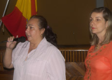 La nueva presidenta, Teresa Rodríguez, se dirige a la asamblea.