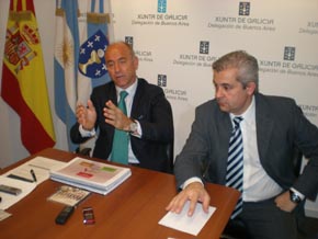 El secretario xeral da Emigración de la Xunta, Santiago Camba, y el delegado del Ejecutivo gallego en Argentina, Alejandro López Dobarro.
