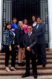 El nuevo CRE de Panamá ante la Embajada de España en el país.