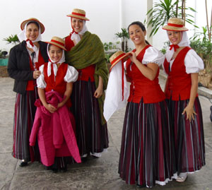 Representantes del Grupo Folclórico del Centro Canario.