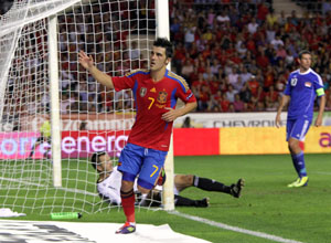 David Villa celebra uno de sus dos goles ante Liechtenstein.