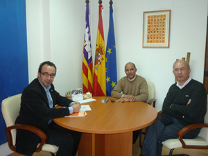 Gómez Gordiola con los representantes saharauis.
