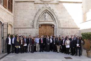 Foto de grupo con los alcaldes y concejales de inmigración.