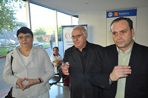 Marisol Soneira, Manuel Ramos, presidente de Casa de Galicia, y Pablo García.