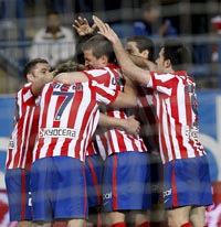 Los jugadores del Atlético celebran el tercer gol ante el Depor. (Foto: EFE)
