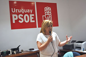 La secretaria de Relaciones Internacionales del PSOE, Elena Valenciano, en la sede del partido en Montevideo.