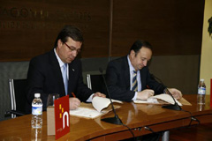 Vara y Sanz firmaron un protocolo de colaboración.