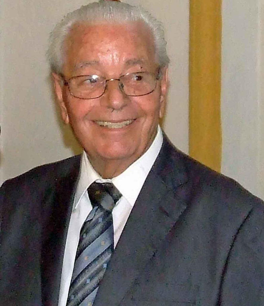 Carmelo  González.