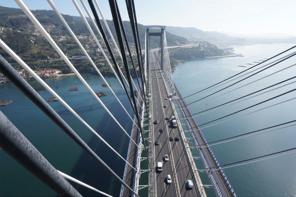 Vista aérea del Puente de Rande con la ampliación mediante tableros exteriores.