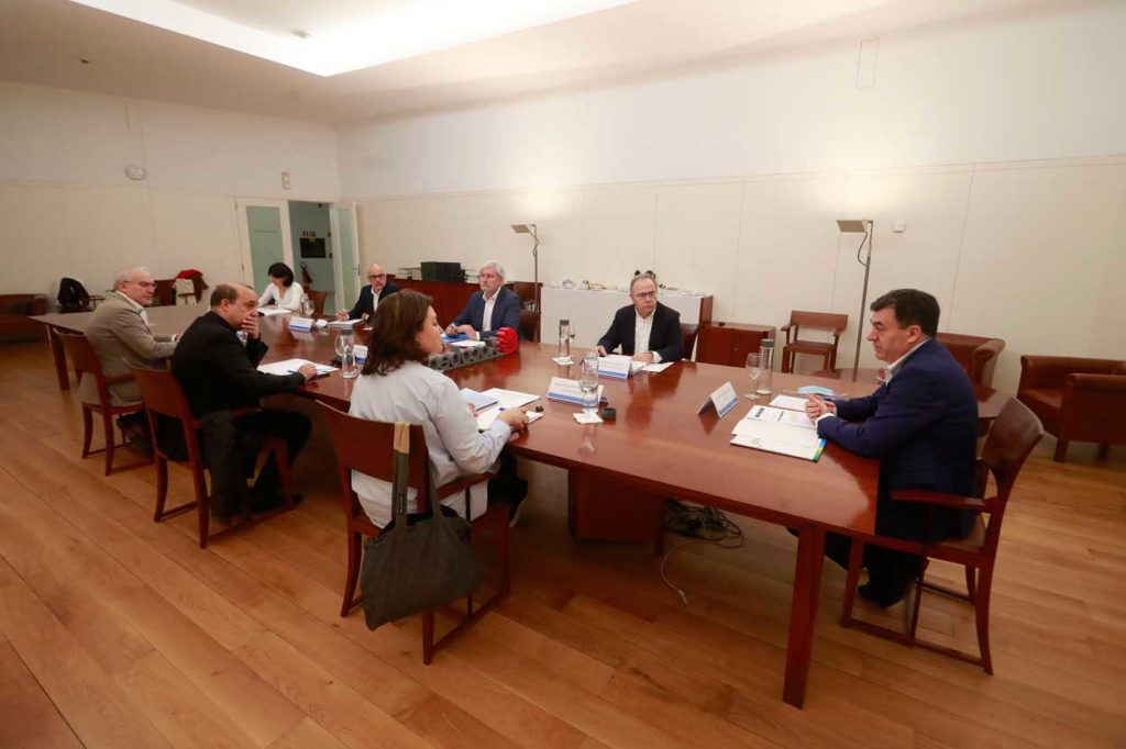 El conselleiro de Cultura e Turismo, Román Rodríguez, presidió la reunión de la Comisión Organizadora del Xacobeo 2021.