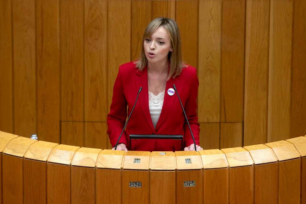 Un momento de la intervención de Fabiola García en el Parlamento de Galicia.