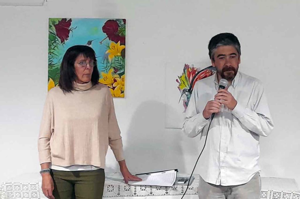 Alejandra Fernández y Arturo Serrano durante la presentación del libro.