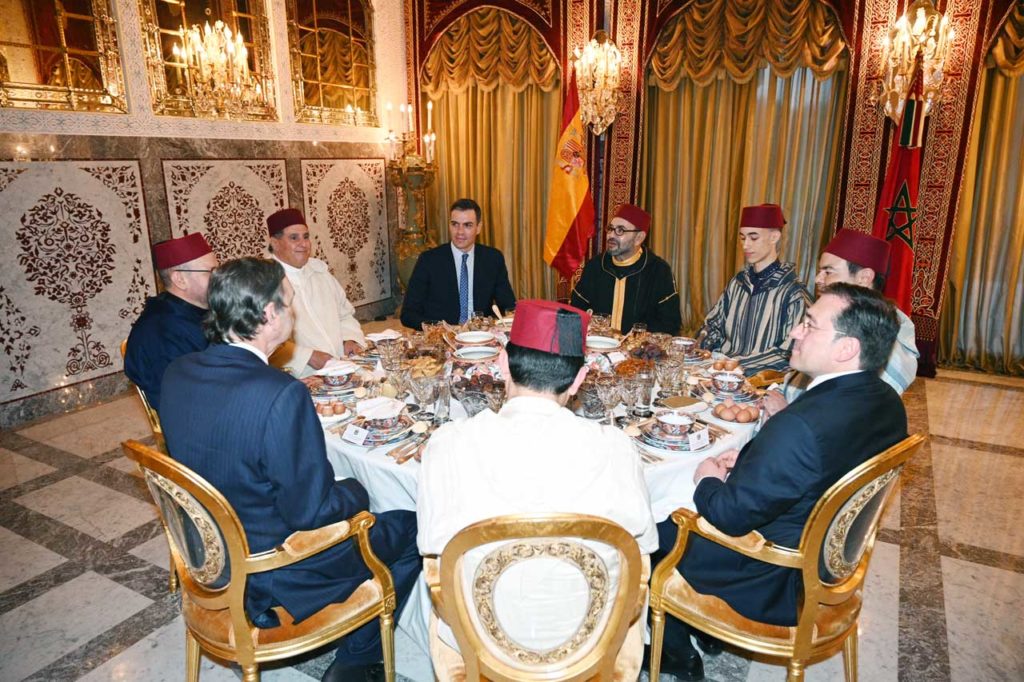 El presidente del Gobierno, Pedro Sánchez, durante la cena ofrecida por el Rey de Marruecos, Mohamed VI.