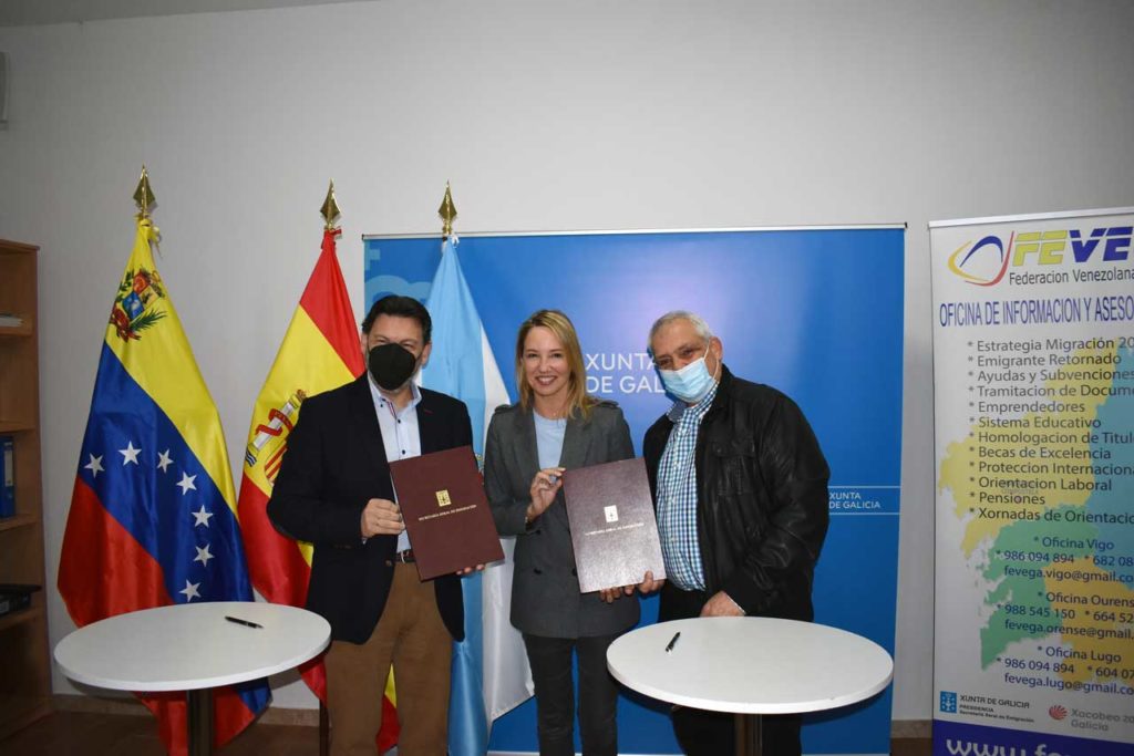 El secretario xeral da Emigración, Antonio Rodríguez Miranda, firmó el convenio con el presidente de Fevega, Manuel Pérez, en presencia de la delegada de la Xunta de Galicia en Vigo, Marta Fernández-Tapias.