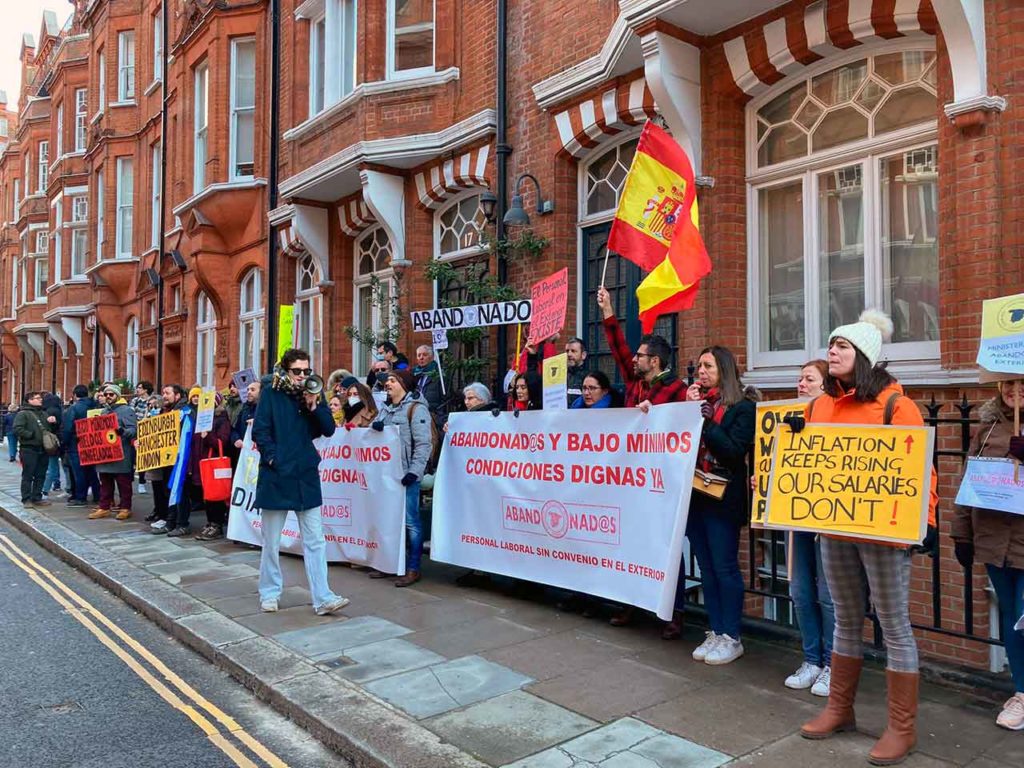 Protesta frente al Consulado de España en Londres.