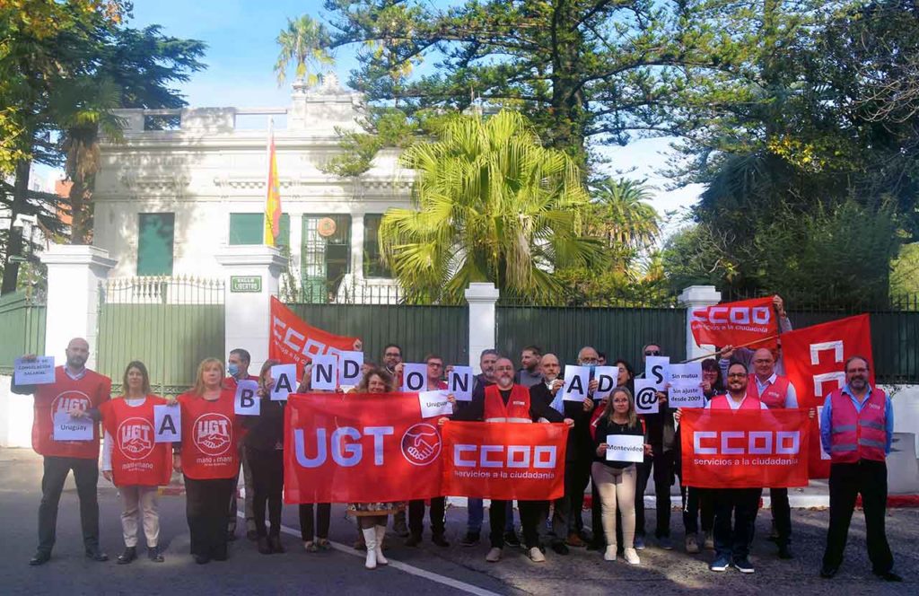 Manifestación frente al Consulado de España en Montevideo.