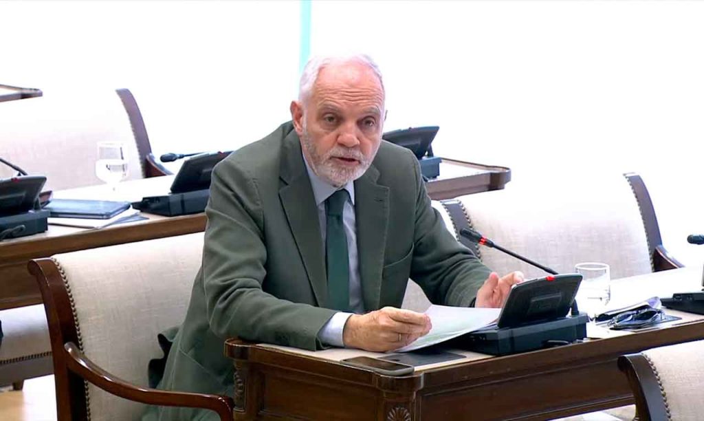 El diputado del PP Joaquín María García defendió la propuesta.