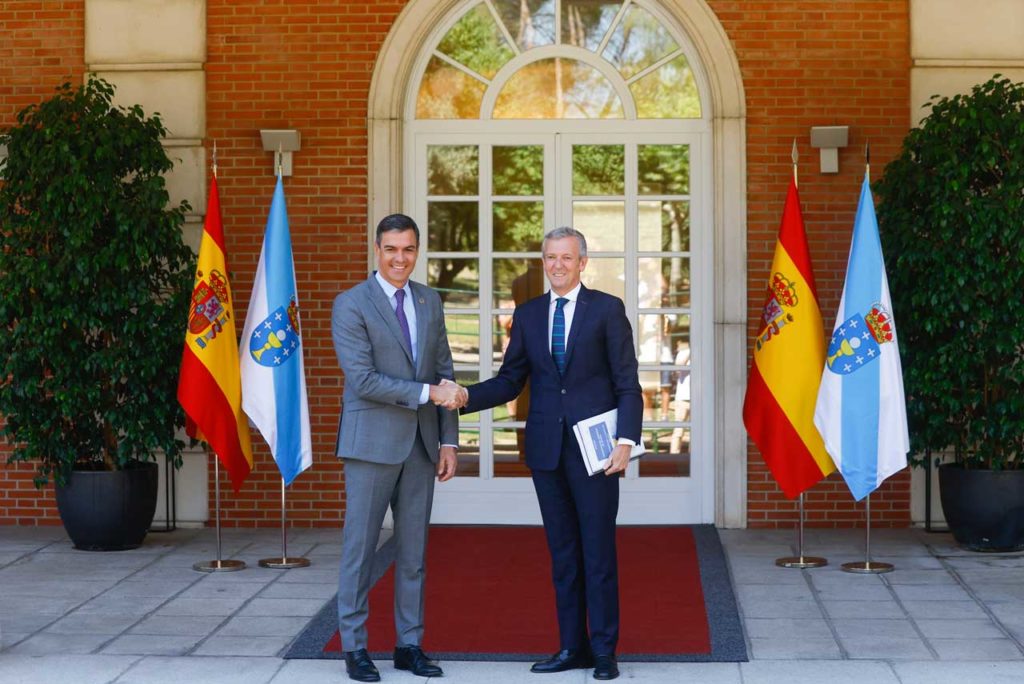 El presidente de la Xunta, Alfonso Rueda, se reunió en el Palacio de la Moncloa con el presidente del Gobierno de España, Pedro Sánchez.