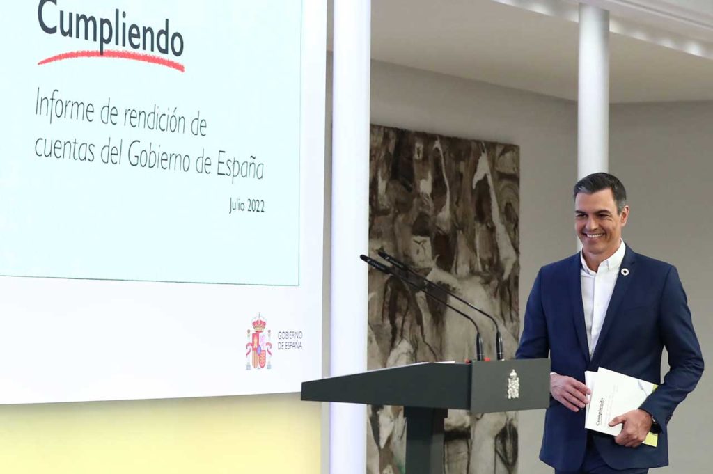 El presidente del Gobierno, Pedro Sánchez, a su llegada a la comparecencia de balance.