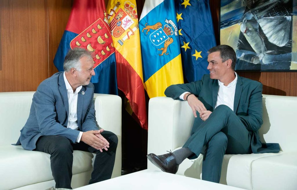 Ángel Víctor Torres y Pedro Sánchez, en su primer encuentro, en Lanzarote.