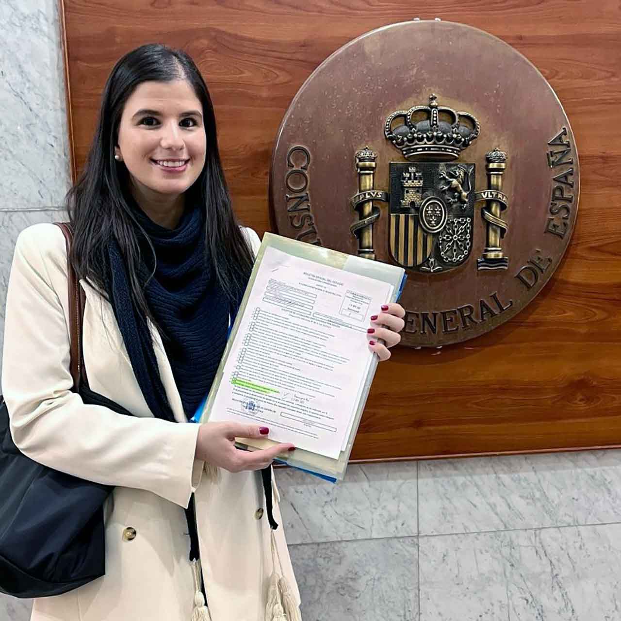 María Francisca primera en obtener la nacionalidad Consulado de España en Chile