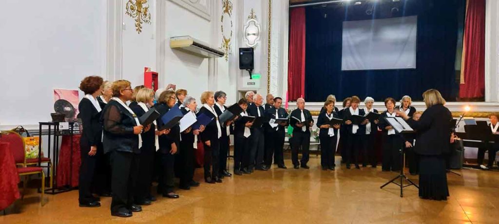 Presentación del coro del Centro Salamanca de Buenos Aires.