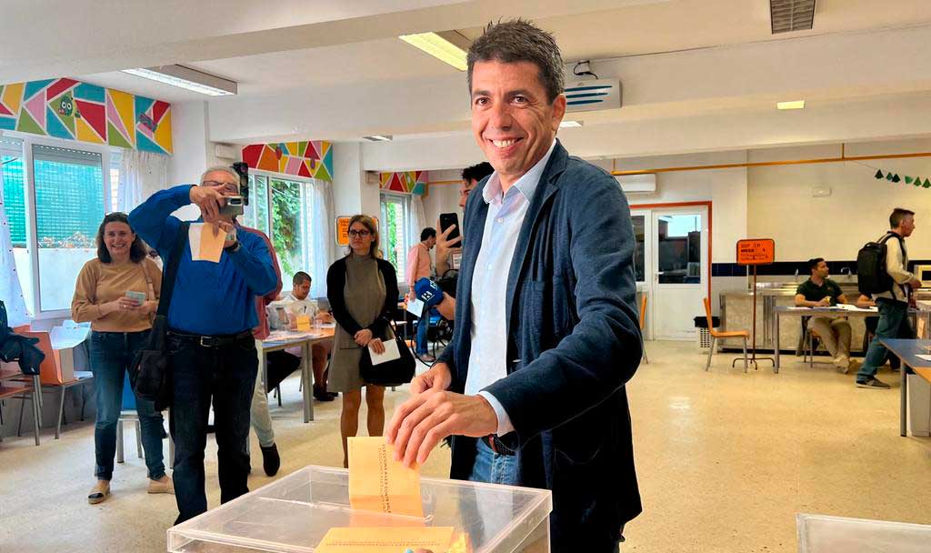 Carlos Mazón (PP) votando el 28-M.