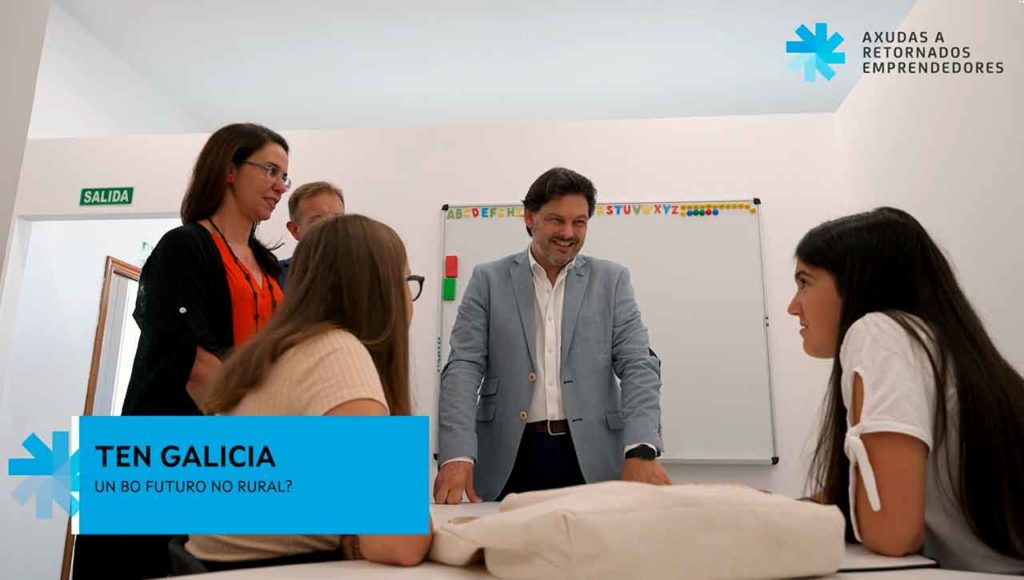 El secretario da Emigración, Antonio Rodríguez Miranda, visitó recientemente la academia de idiomas puesta en marcha por Eliana Ventura.